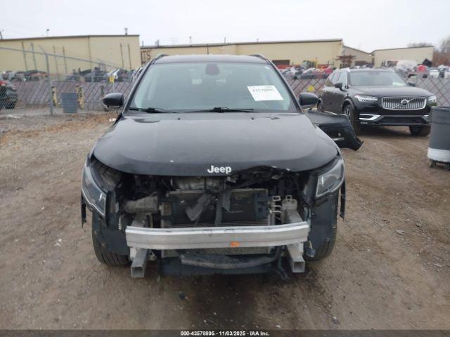 Jeep Compass Limited 4x4 Image 8