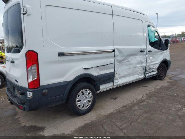 Ford Transit Image 12