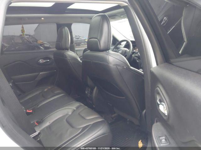 Jeep Cherokee Limited 4x4 Image 3