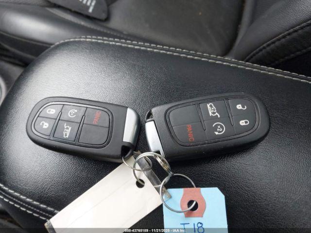 Jeep Cherokee Limited 4x4 Image 14