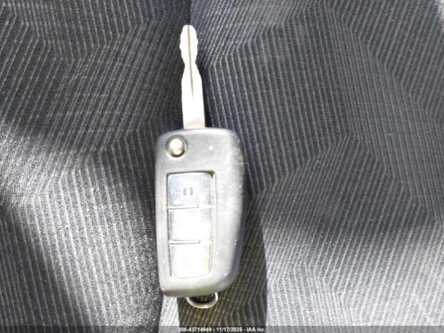 Nissan Rogue S Image 2