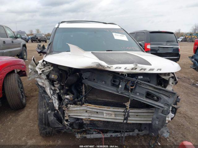 Ford Explorer Sport Image 8