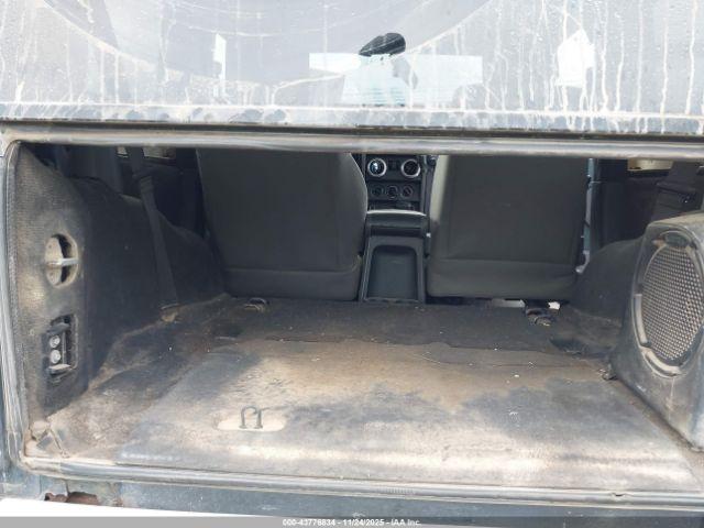 Jeep Wrangler Sahara Image 7