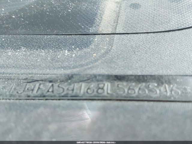 Jeep Wrangler Sahara Image 4