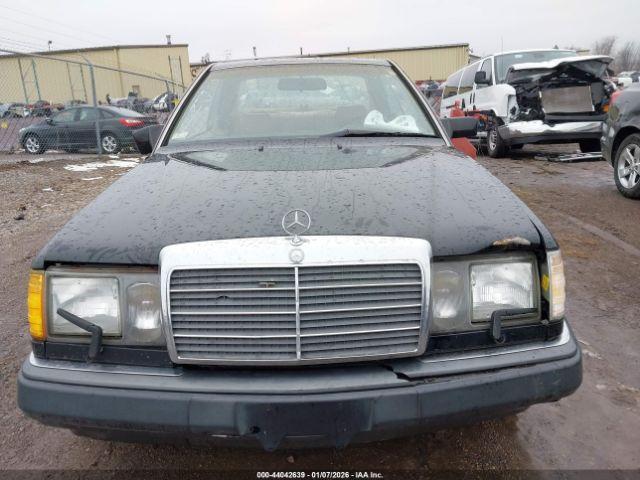 Mercedes-Benz 300 Ce Image 4