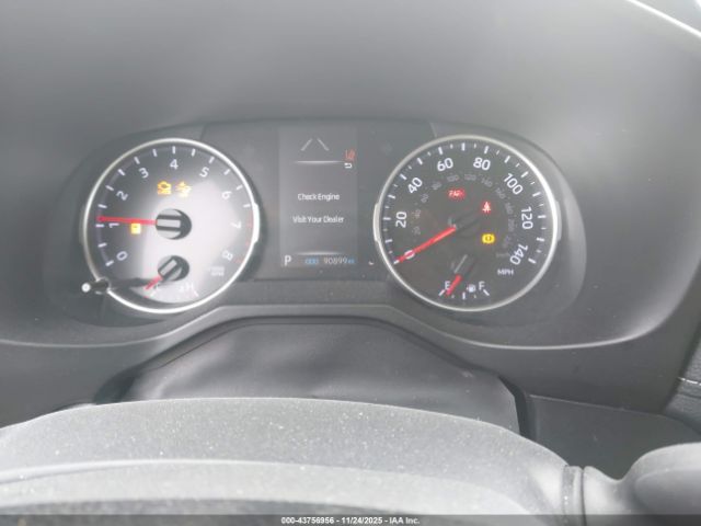 Toyota RAV4 Le Image 8