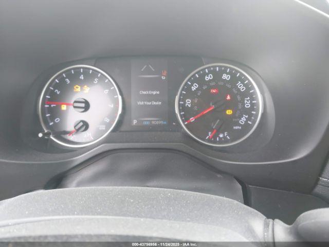 Toyota RAV4 Le Image 8