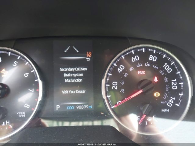 Toyota RAV4 Le Image 11