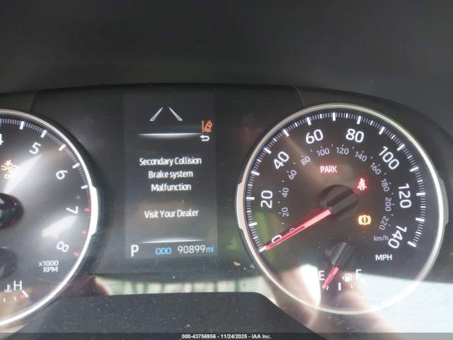 Toyota RAV4 Le Image 11