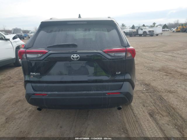 Toyota RAV4 Le Image 9