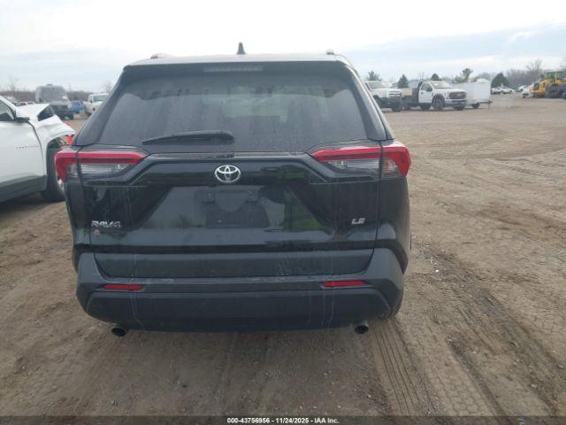 Toyota RAV4 Le Image 9