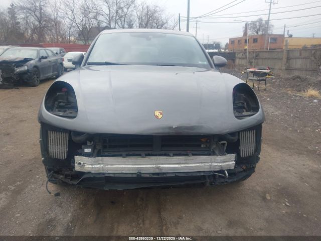 Porsche Macan Turbo Image 4