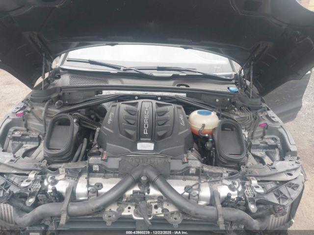 Porsche Macan Turbo Image 10