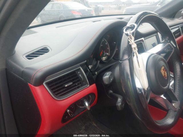 Porsche Macan Turbo Image 15