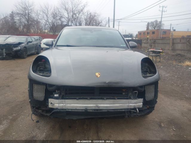 Porsche Macan Turbo Image 9