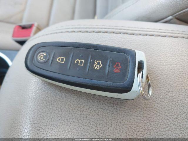 Ford Escape Titanium Image 6