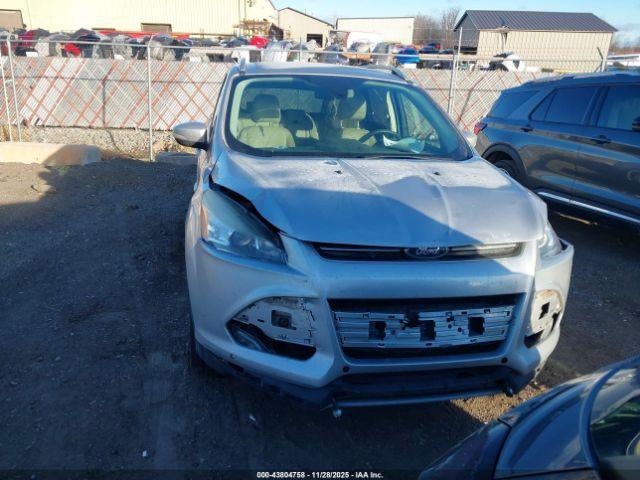 Ford Escape Titanium Image 13