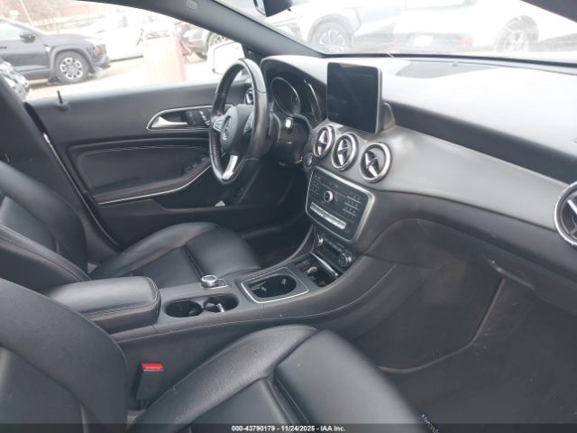 Mercedes-Benz Cla-class 4matic Image 4