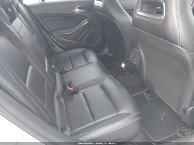 Mercedes-Benz Cla-class 4matic Image 12