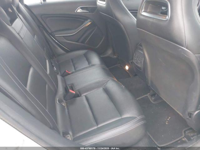 Mercedes-Benz Cla-class 4matic Image 12