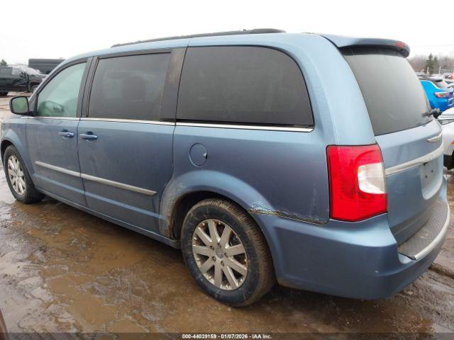 Chrysler Town & Country Touring Image 9