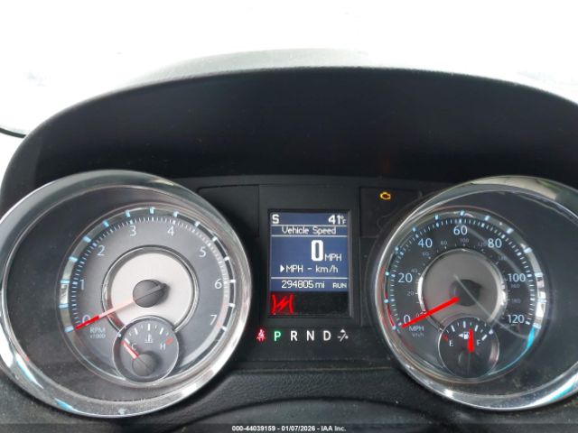 Chrysler Town & Country Touring Image 10