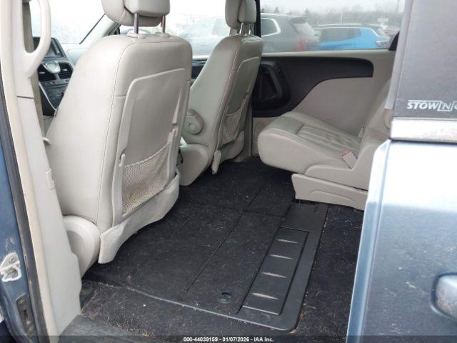 Chrysler Town & Country Touring Image 5