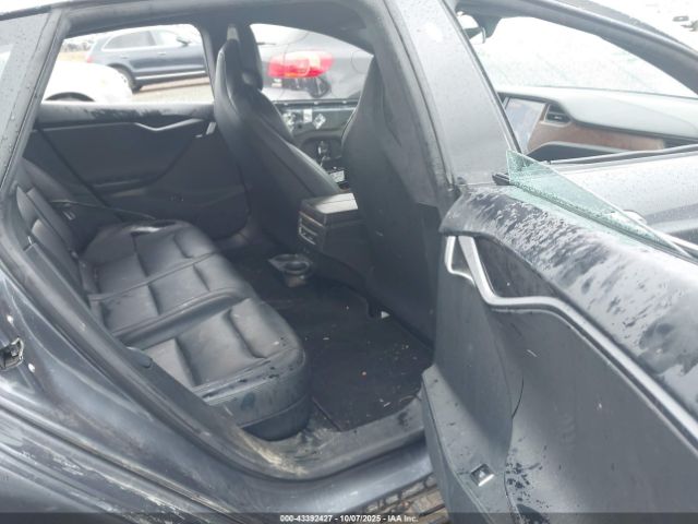 Tesla Model S Image 8