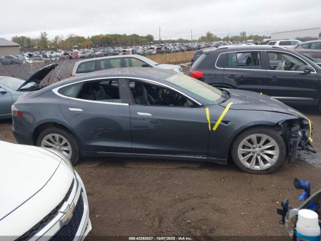 Tesla Model S Image 7