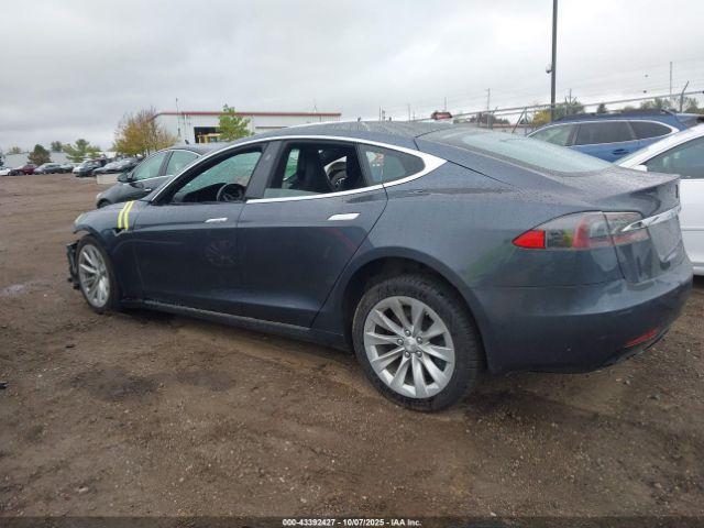 Tesla Model S Image 12