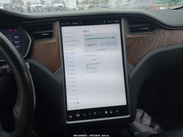 Tesla Model S Image 16