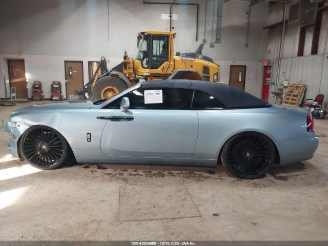 Rolls-Royce Dawn Image 18