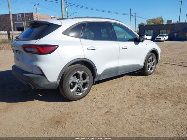 Ford Escape St-line Image 16