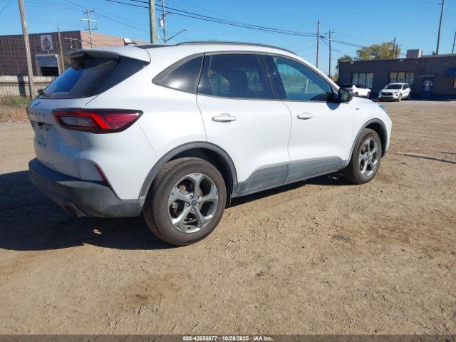 Ford Escape St-line Image 16