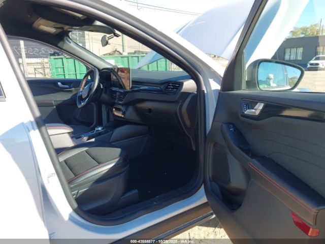 Ford Escape St-line Image 14