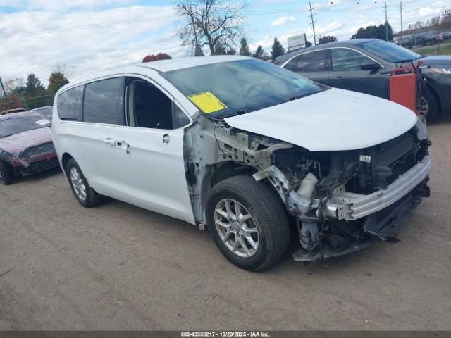  Salvage Chrysler Pacifica