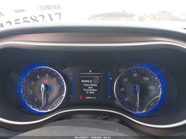 Chrysler Pacifica Touring Image 4