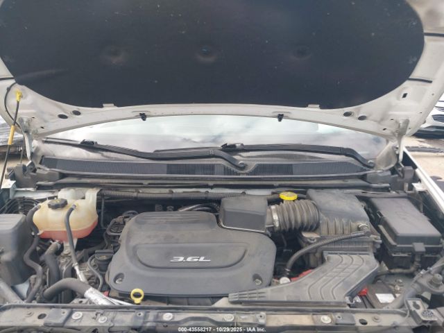 Chrysler Pacifica Touring Image 6