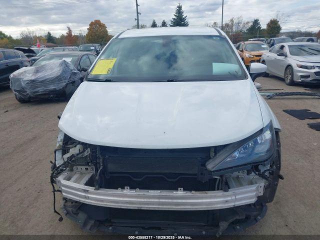 Chrysler Pacifica Touring Image 15