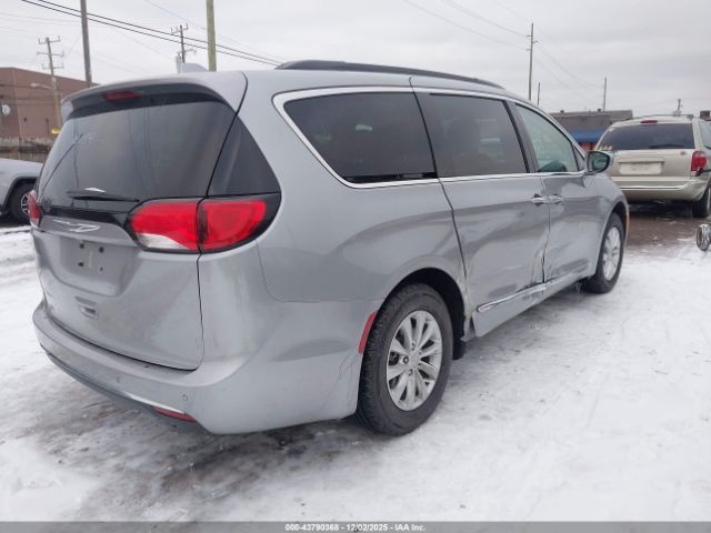 Chrysler Pacifica Touring-l Image 15
