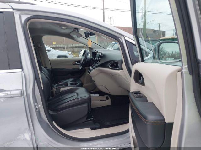 Chrysler Pacifica Touring-l Image 7