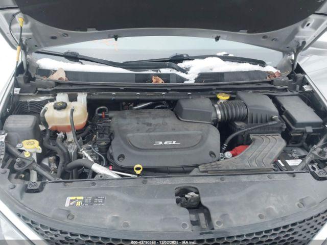 Chrysler Pacifica Touring-l Image 11