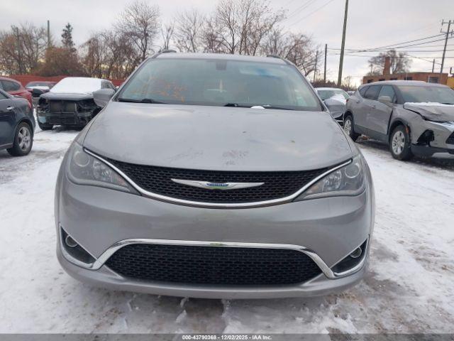 Chrysler Pacifica Touring-l Image 13