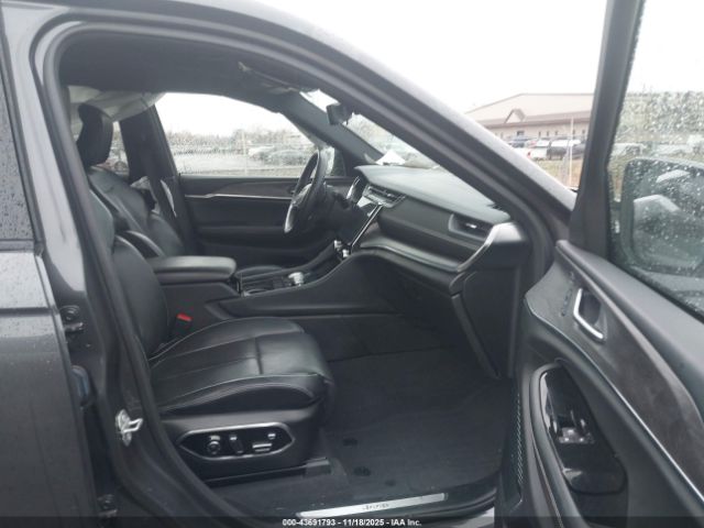 Jeep Grand Cherokee Overland 4x4 Image 14