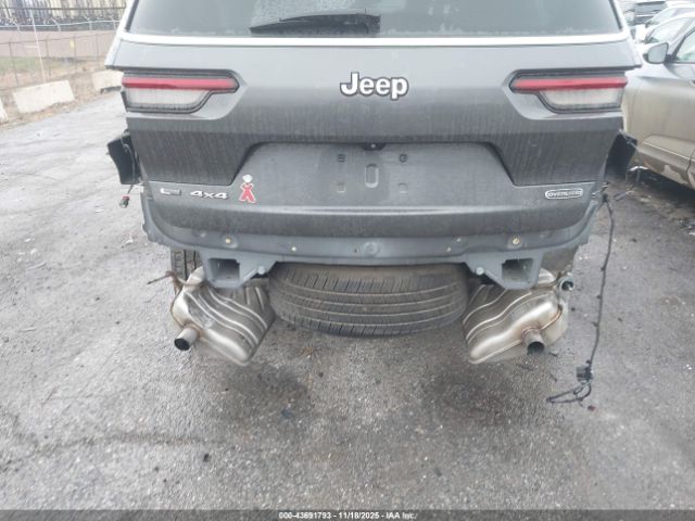 Jeep Grand Cherokee Overland 4x4 Image 12