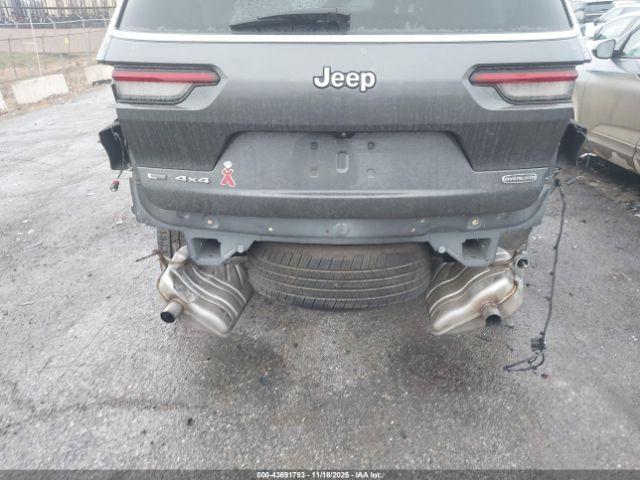 Jeep Grand Cherokee Overland 4x4 Image 12