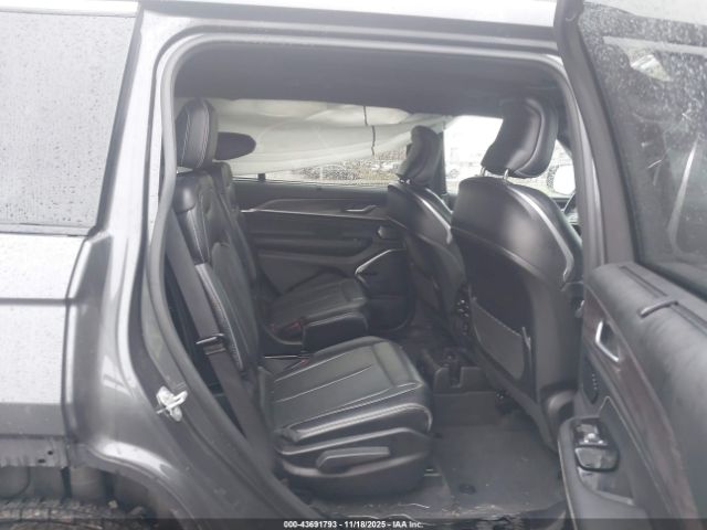 Jeep Grand Cherokee Overland 4x4 Image 13