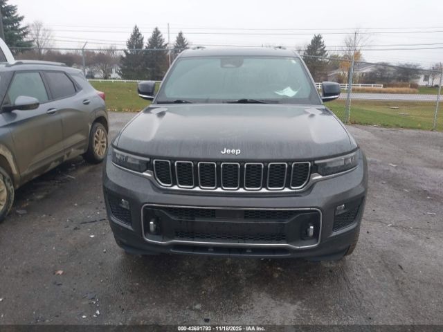 Jeep Grand Cherokee Overland 4x4 Image 6