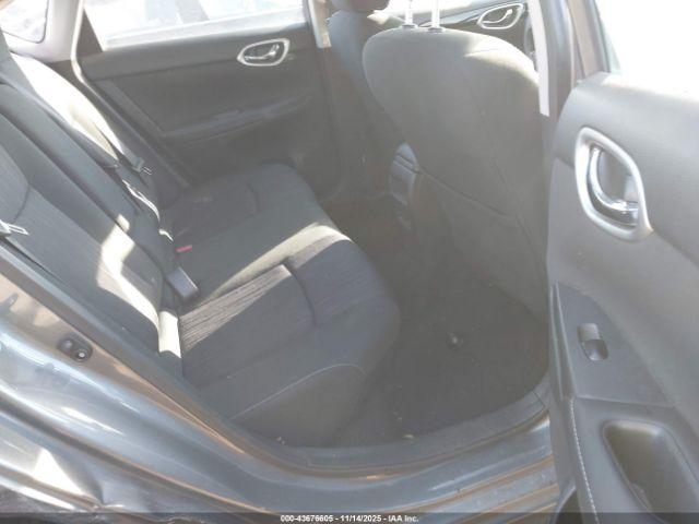 Nissan Sentra Image 14