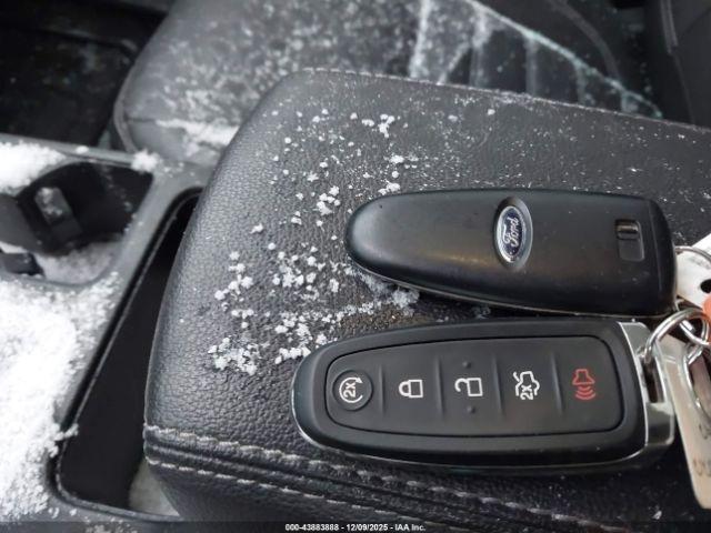 Ford Escape Titanium Image 5